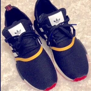 UNISEX ADIDAS NMD RUNNING SNEAKERS 6Y=7.5W
